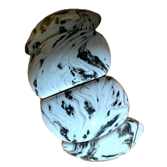 Women's Black & White Marble Design Half Rounded Beaded Stretch Bracelet - Picture 4 of 5